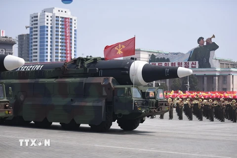 Một loại tên lửa được Triều Tiên trưng bày tại lễ diễu binh kỷ niệm 105 năm ngày sinh cố Chủ tịch Kim Nhật Thành ở Bình Nhưỡng ngày 15/4. (Nguồn: THX/TTXVN) 
