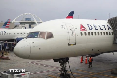  Máy bay của Hãng hàng không Delta Airlines tại sân bay quốc tế Los Angeles ngày 4/5. (Nguồn: AFP/TTXVN)