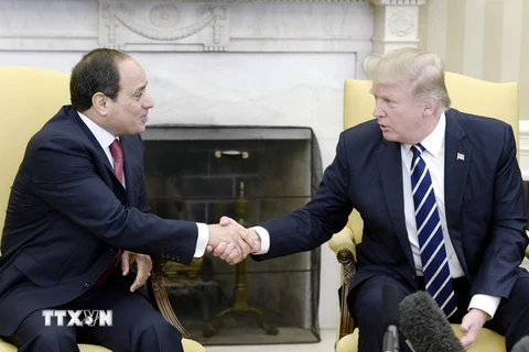 Tổng thống Mỹ Donald Trump (phải) và Tổng thống Ai Cập Abdel Fattah al-Sisi (trái). (Nguồn: EPA/TTXVN)