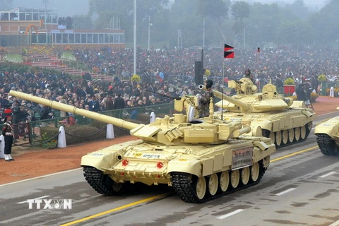 Xe tăng quân đội Ấn Độ tham gia diễu binh trong lễ kỷ niệm. (Nguồn: THX/TTXVN) 