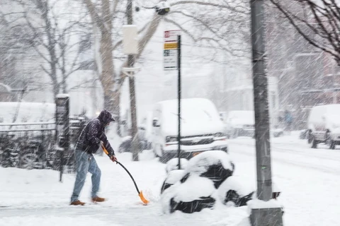 Mỹ: Bão tuyết hoành hành tại Massachusett, tuyết rơi dày gần 1 mét