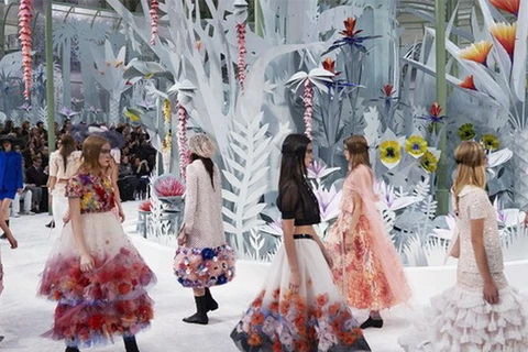 Chanel Haute Couture Xuân Hè 2015: Cảm hứng "Nghi lễ Mùa Xuân" 