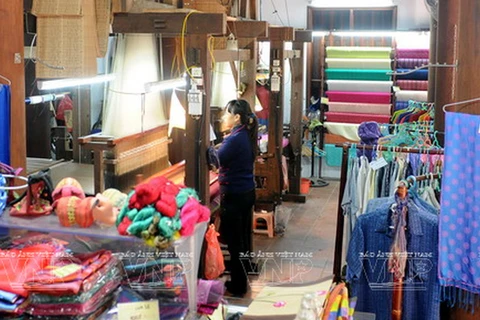 Hướng đi mới của Làng nghề dệt lụa truyền thống Vạn Phúc 