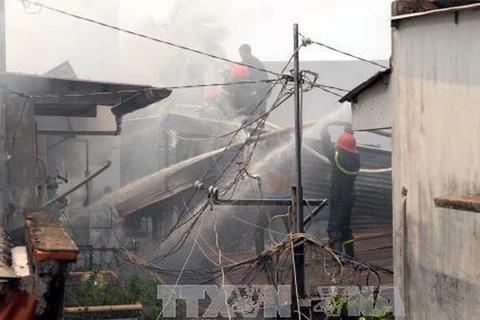 [Video] Hỏa hoạn thiêu rụi 8 căn nhà tại Thành phố Hồ Chí Minh