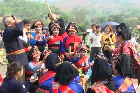 [Video] Phục dựng Lễ hội Té nước của dân tộc Lào ở Điện Biên