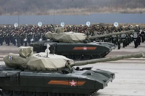 [Video] Cận cảnh siêu tăng T-14 Armata đỗ ngay ở trung tâm Moskva