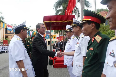 [Photo] Bộ trưởng Quốc phòng Mỹ Ashton Carter tới thăm Việt Nam