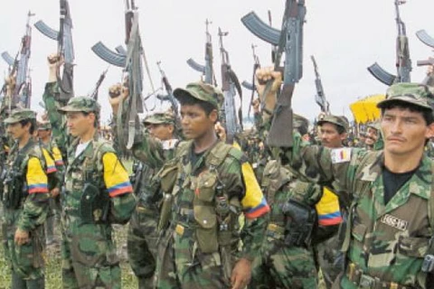 Các tay súng lực lượng FARC. (Nguồn: readbetweenthis)