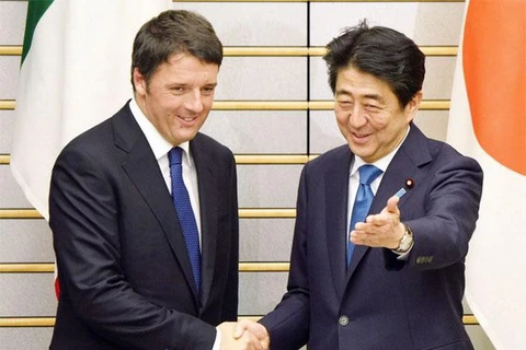 Thủ tướng Italy Renzi và người đồng cấp nước chủ nhà Shinzo Abe. (Nguồn: economictimes)