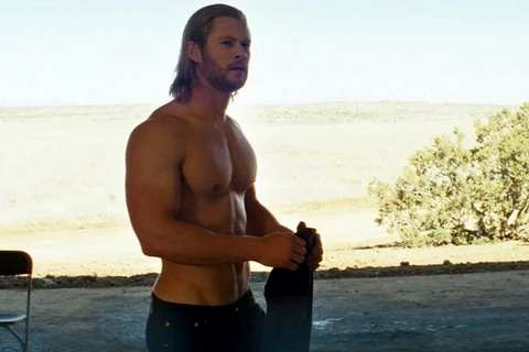 Chris Hemsworth với cảnh khoe thân nóng bỏng trong "Thor" 