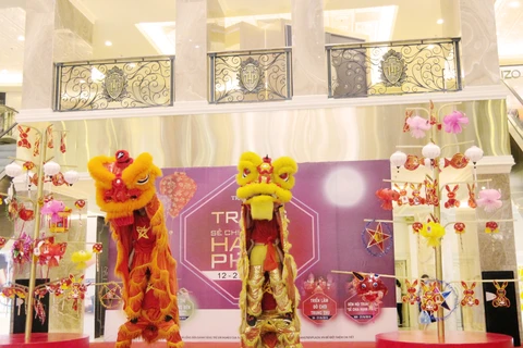 Màn múa sư tử mở màn cho buổi khai mạc triển lãm “đồ chơi truyền thống." (Ảnh: Tiến Đạt/Vietnam+)