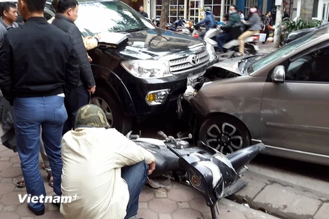 Hiện trường vụ tai nạn nghiêm trọng khiến 2 người bị thương nặng. (Ảnh: Võ Phương/Vietnam+)