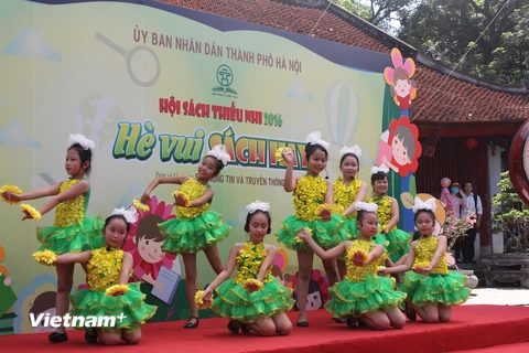 Các tiết mục văn nghệ mở màn cho ngày hội của các em nhỏ. (Nguồn: CTV/Vietnam+)