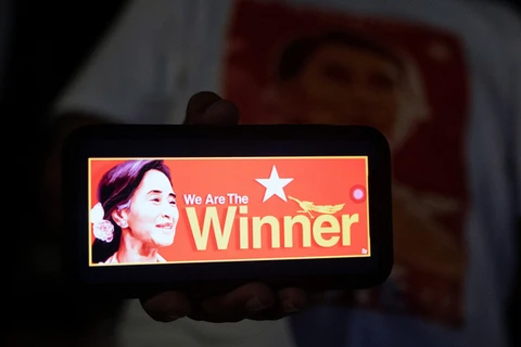 Bà Aung San Suu Kyi trúng cử ghế Hạ viện (Ảnh: Reuters)