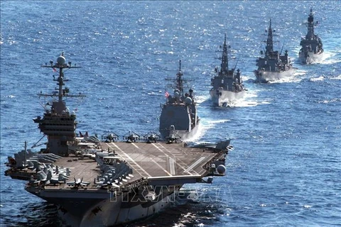 Tàu sân bay Mỹ và tàu khu trục Nhật Bản tham gia cuộc tập trận "Keen Sword" ở Thái Bình Dương ngày 10/10/2010. (Nguồn: AFP/TTXVN)