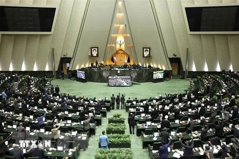 Các nghị sỹ Iran tham dự một phiên họp Quốc hội ở thủ đô Tehran. (Ảnh: AFP/TTXVN)