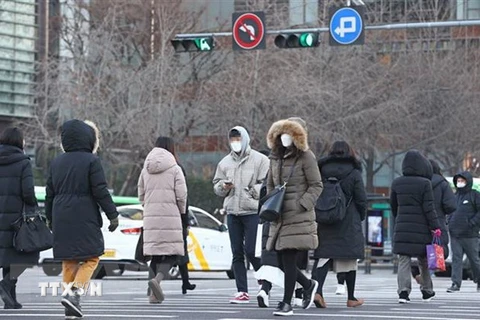 Người dân tại Seoul, Hàn Quốc. (Ảnh: Yonhap/TTXVN)