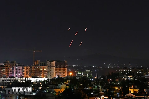 Hệ thống phòng không Syria đánh chặn tên lửa của Israel tại thủ đô Damascus (Ảnh: AFP/TTXVN) 