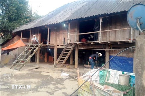 Ngôi nhà xảy ra vụ thảm án tại bản Co Phày, xã Mường Cang, huyện Than Uyên (Lai Châu). (Ảnh: TTXVN phát) 