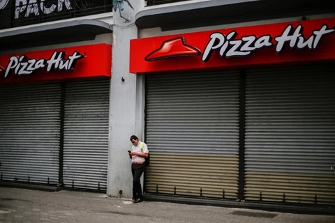 Cửa hàng pizza đóng cửa do dịch COVID-19 tại San Jose, Costa Rica. (Nguồn: Reuters) 