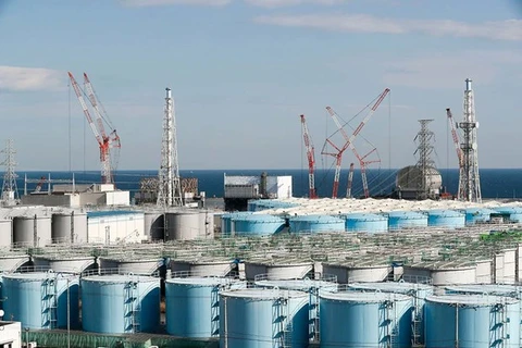Các bồn chứa nước nhiễm phóng xạ tại nhà máy điện hạt nhân Fukushima. (Ảnh: EPA) 