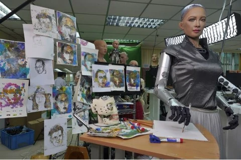 Các tác phẩm nghệ thuật của Sophia được trưng bày tại studio Hanson Robotics ở Hong Kong vào ngày 29/3/2021.(Ảnh: AP) 
