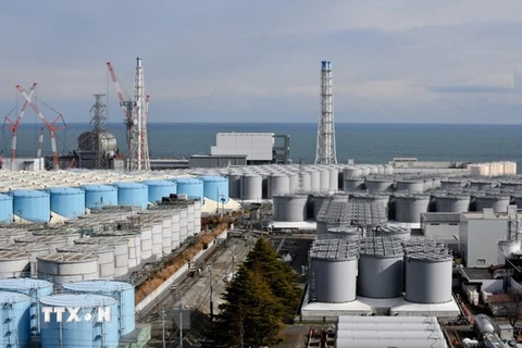Các bể chứa nước thải nhiễm phóng xạ tại nhà máy điện hạt nhân Fukushima của Nhật Bản, ngày 3/2/2020. (Ảnh: AFP/TTXVN) 