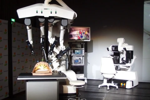 Robot phẫu thuật từ xa Hinotori.(Nguồn: Seisanzai)