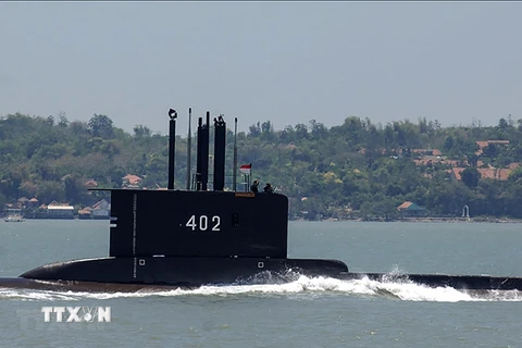 Tàu ngầm KRI Nanggala 402 khởi hành từ căn cứ hải quân ở thành phố cảng Surabaya, đảo Java, Indonesia. (Ảnh: AFP/TTXVN) 