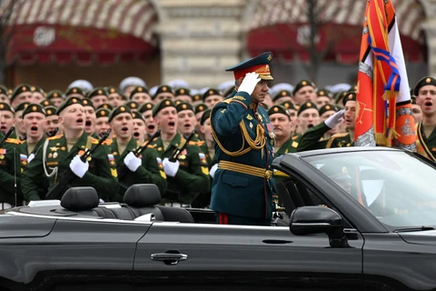 Bộ trưởng Quốc phòng Nga Sergei Shoigu tại lễ duyệt binh kỷ niệm 76 năm Ngày chiến thắng Phát xít ở Moskva, ngày 9/5/2021. (Ảnh: AFP/TTXVN)