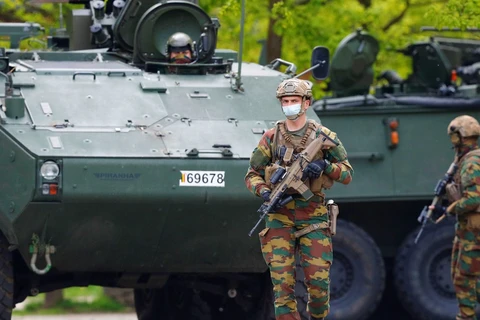 Hơn 400 cảnh sát và nhân viên quân sự đã lục soát một công viên quốc gia để tìm Conings sau khi chiếc xe người này bỏ lại đã được tìm thấy ở khu vực gần biên giới với Hà Lan tối 18/5 cùng với 4 bệ phóng rocket bên trong.(Nguồn:Reuters) 