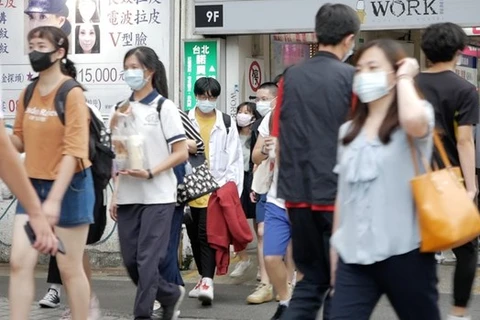 Người dân đeo khẩu trang phòng lây nhiễm COVID-19 tại Hàn Quốc. (Ảnh: BBC)