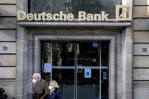 Một chi nhánh ngân hàng Deutsche Bank tại Frankfurt, Đức. (Ảnh: AFP/TTXVN) 