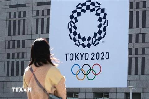 Biểu tượng Thế vận hội mùa Hè Tokyo 2020 tại Tokyo, Nhật Bản. (Ảnh: AFP/TTXVN) 