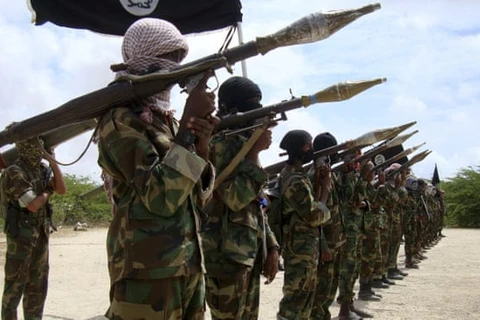 Nhóm khủng bố Al-Shabaab huấn luyện quân. (Ảnh: Reuters)