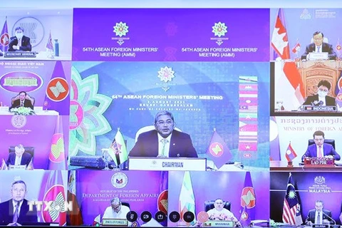Bộ trưởng Ngoại giao các nước tham dự Hội nghị Bộ trưởng Ngoại giao ASEAN lần thứ 54 (AMM 54) theo hình thức trực tuyến. (Ảnh: Phạm Kiên/TTXVN) 