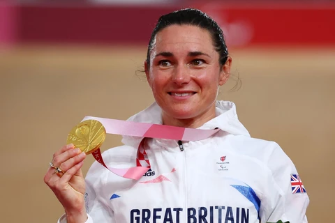  Anh Dame Sarah Storey giành Huy chương Vàng nội dung đua xe đạp cá nhân nữ, hạng C5, tại Paralympic Tokyo 2020, Nhật Bản, ngày 30/8/2021. (Ảnh: Sky News/TTXVN)