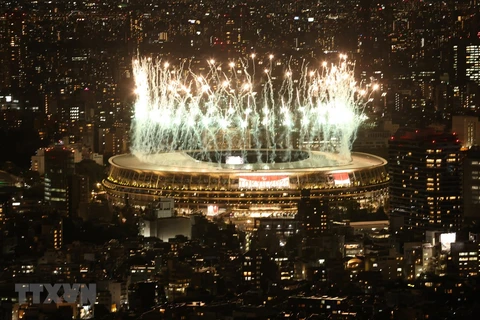 Màn trình diễn pháo hoa tại Lễ khai mạc Paralympic Tokyo 2020, tại Tokyo, Nhật Bản, ngày 24/8/2021. (Ảnh: AFP/ TTXVN) 
