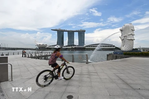 Cảnh vắng vẻ tại Vịnh Marina, Singapore, trong thời gian áp dụng các biện pháp hạn chế phòng dịch COVID-19. (Ảnh: THX/TTXVN)