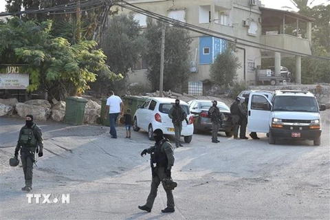 Cảnh sát Israel truy tìm tù nhân Palestine trốn khỏi một nhà tù. (Ảnh: THX/TTXVN)