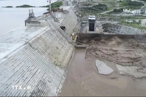 Công trình xây dựng đập thủy điện Đại Phục Hưng. (Ảnh: AFP/TTXVN)
