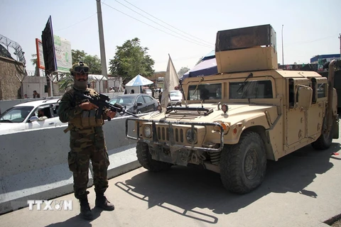 Lực lượng Taliban gác tại thủ đô Kabul, Afghanistan. (Ảnh: THX/TTXVN)