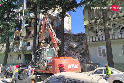 Phần tòa nhà bị sập tại thành phố Batumi, Gruzia. (Ảnh: Batumelebi.ge)