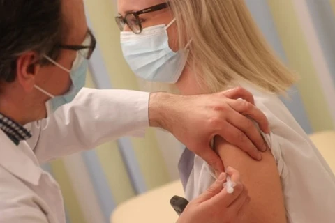 Tiêm vaccine cho người dân Bỉ. (Nguồn: brusselstimes.com) 