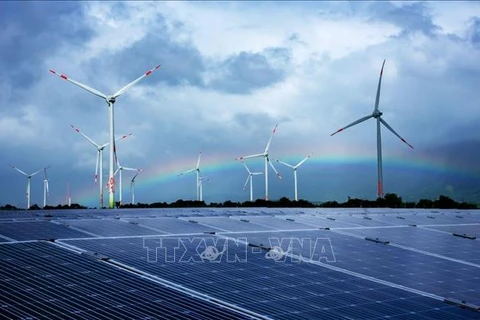 Đến nay, tỉnh Ninh Thuận đã cấp quyết định chủ trương đầu tư cho 37 dự án điện mặt trời và 15 dự án điện gió với tổng công suất trên 3.342 MW. (Ảnh minh họa: TTXVN)