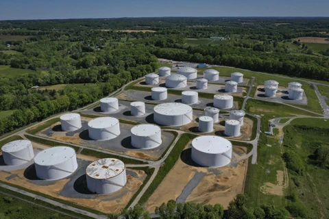 Các bể trữ dầu của Công ty quản lý hệ thống đường ống dẫn dầu Mỹ Colonial Pipeline ở Woodbine, bang Maryland. (Ảnh: AFP/TTXVN)
