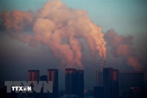 Khí thải tại nhà máy nhiệt điện ở Trường Xuân, tỉnh Cát Lâm, Trung Quốc. (Ảnh: AFP/TTXVN) 