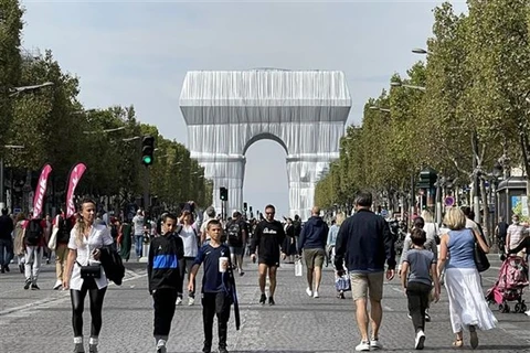 Quang cảnh Khải Hoàn Môn tại Paris. (Ảnh: Nguyễn Thu Hà/TTXVN) 