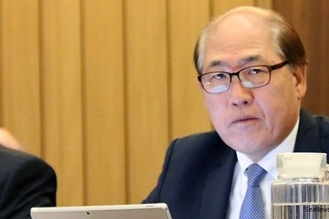 Tổng thư ký Kitack Lim ca ngợi hành động phi thường của ông Trần Văn Khôi đã giúp cứu nhiều sinh mạng trong vụ chìm tàu hồi tháng 10/2020 tại vùng biển Quảng Trị.(Nguồn: Reuters)