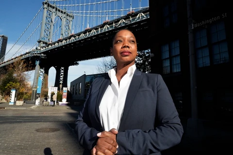 Bà Keechant Sewell, 49 tuổi, là người da màu thứ 3 đảm nhiệm cương vị cảnh sát trưởng của thành phố New York.(Nguồn: 12news)